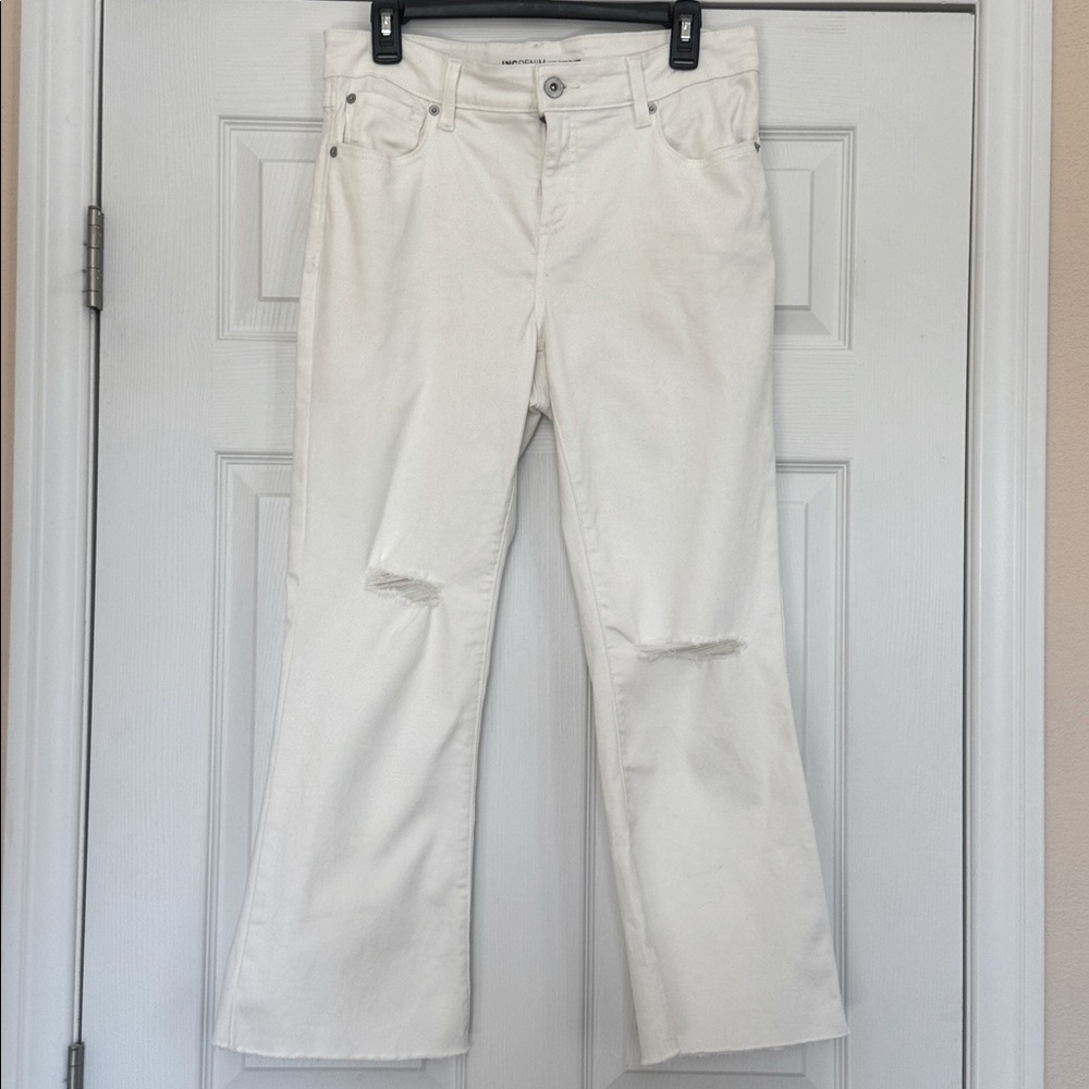 INC International Concepts High-Rise White Ankle Length Boyfriend Jeans, Size 8.